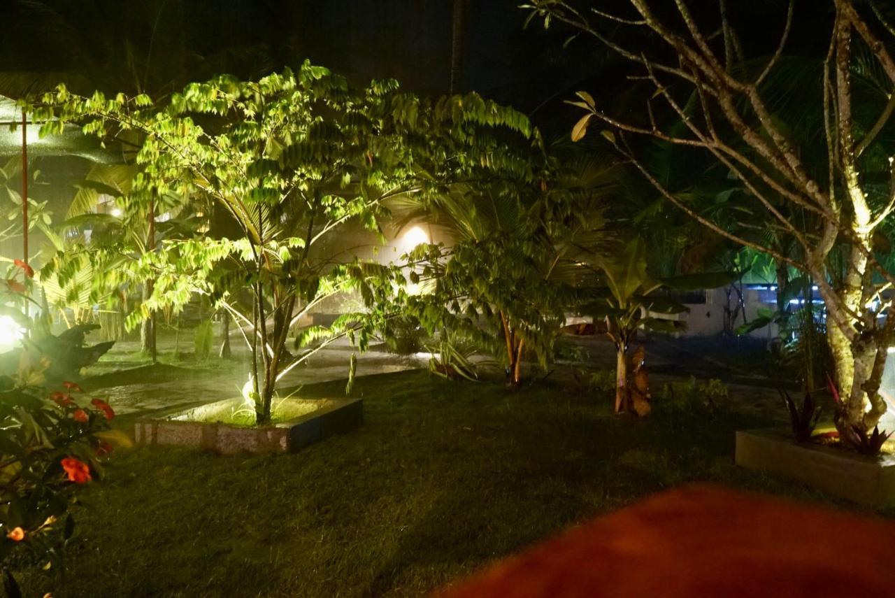 Red Coconut Villa Bentota Exterior photo
