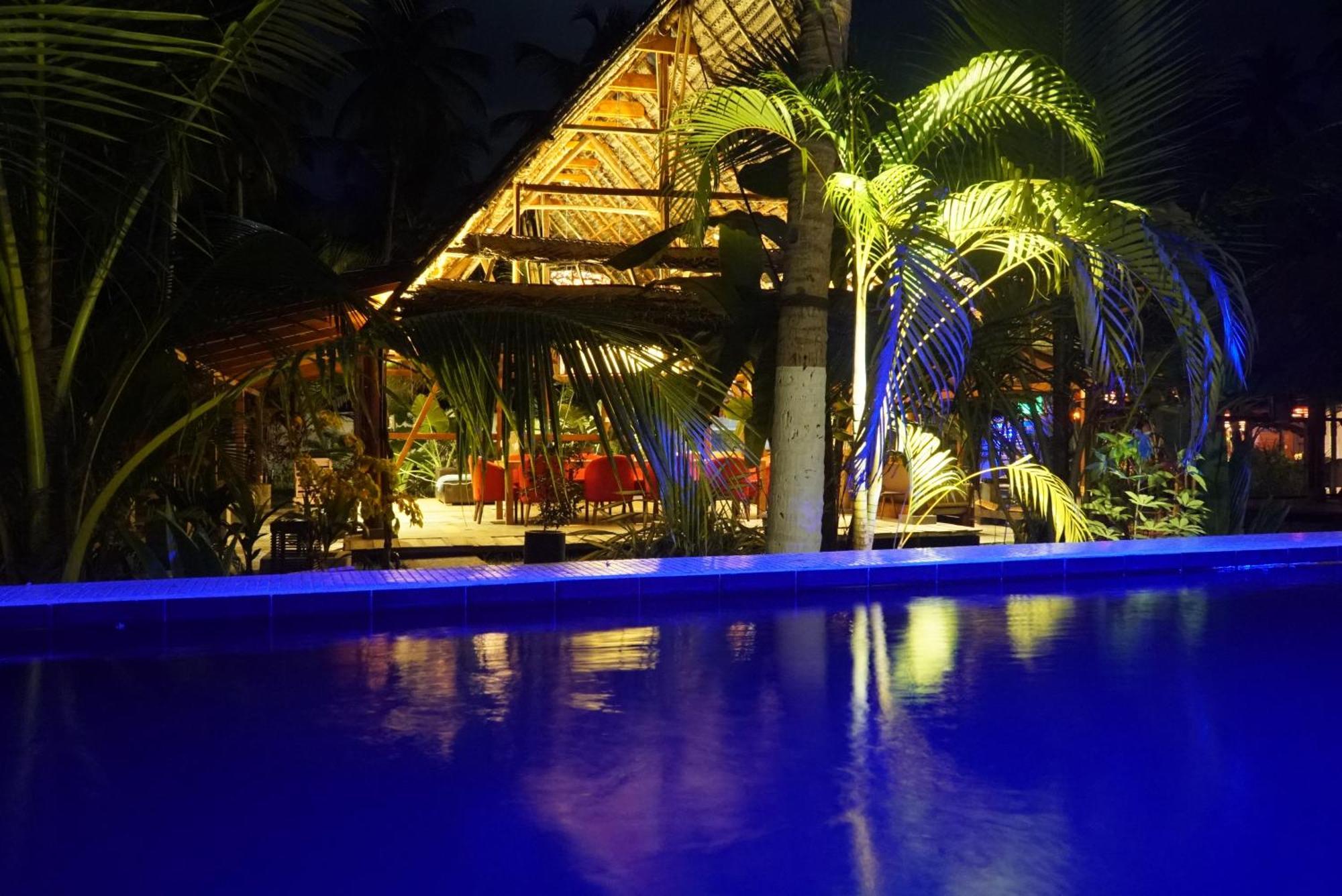 Red Coconut Villa Bentota Exterior photo